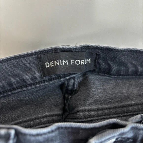 Denim Forum The Arlo High Rise Straight Jean Raw Hem Faded Black Size 30 26L - Picture 3 of 11